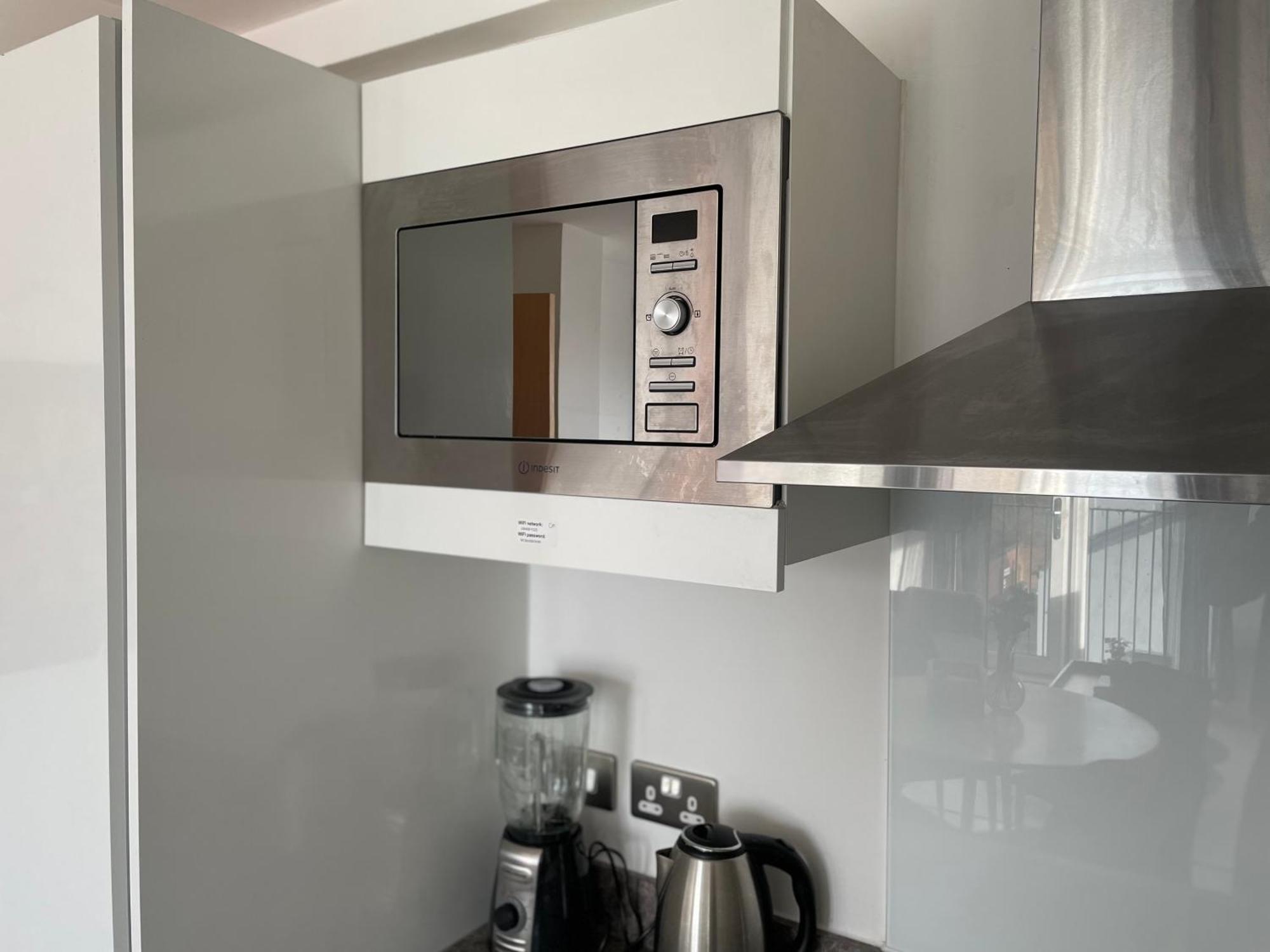Апартаменты Relaxing 1-Bed Flat In Salford With Street Parking Манчестер Экстерьер фото
