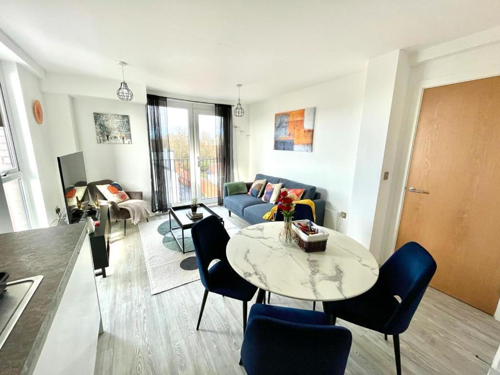 Апартаменты Relaxing 1-Bed Flat In Salford With Street Parking Манчестер Экстерьер фото