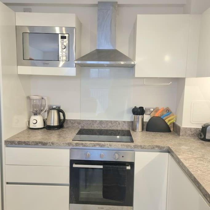 Апартаменты Relaxing 1-Bed Flat In Salford With Street Parking Манчестер Экстерьер фото