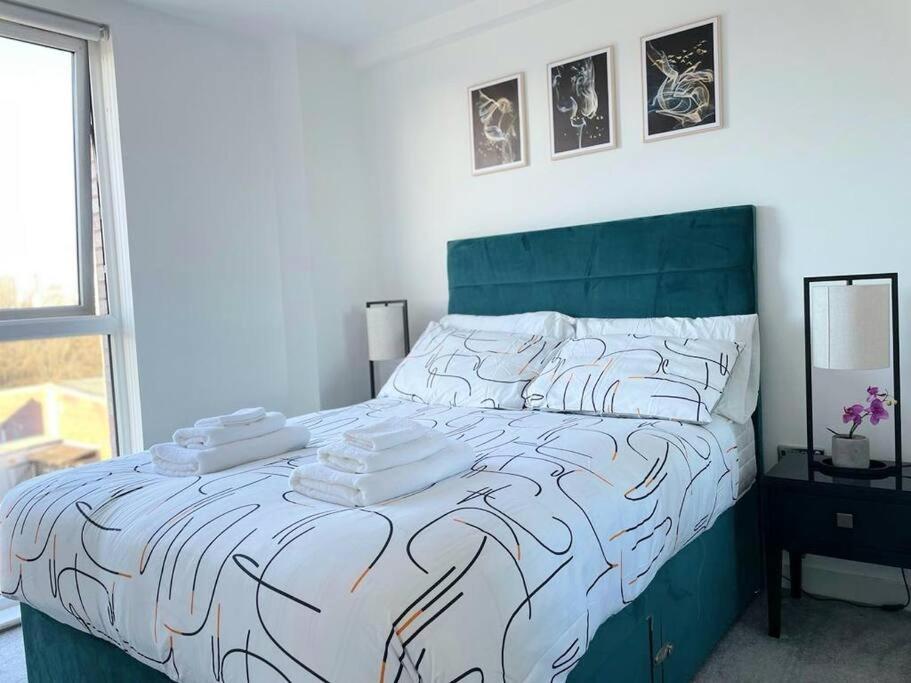 Апартаменты Relaxing 1-Bed Flat In Salford With Street Parking Манчестер Экстерьер фото