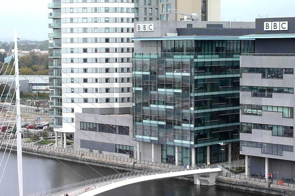 Апартаменты Relaxing 1-Bed Flat In Salford With Street Parking Манчестер Экстерьер фото
