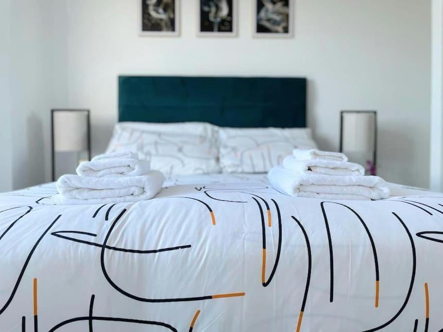 Апартаменты Relaxing 1-Bed Flat In Salford With Street Parking Манчестер Экстерьер фото